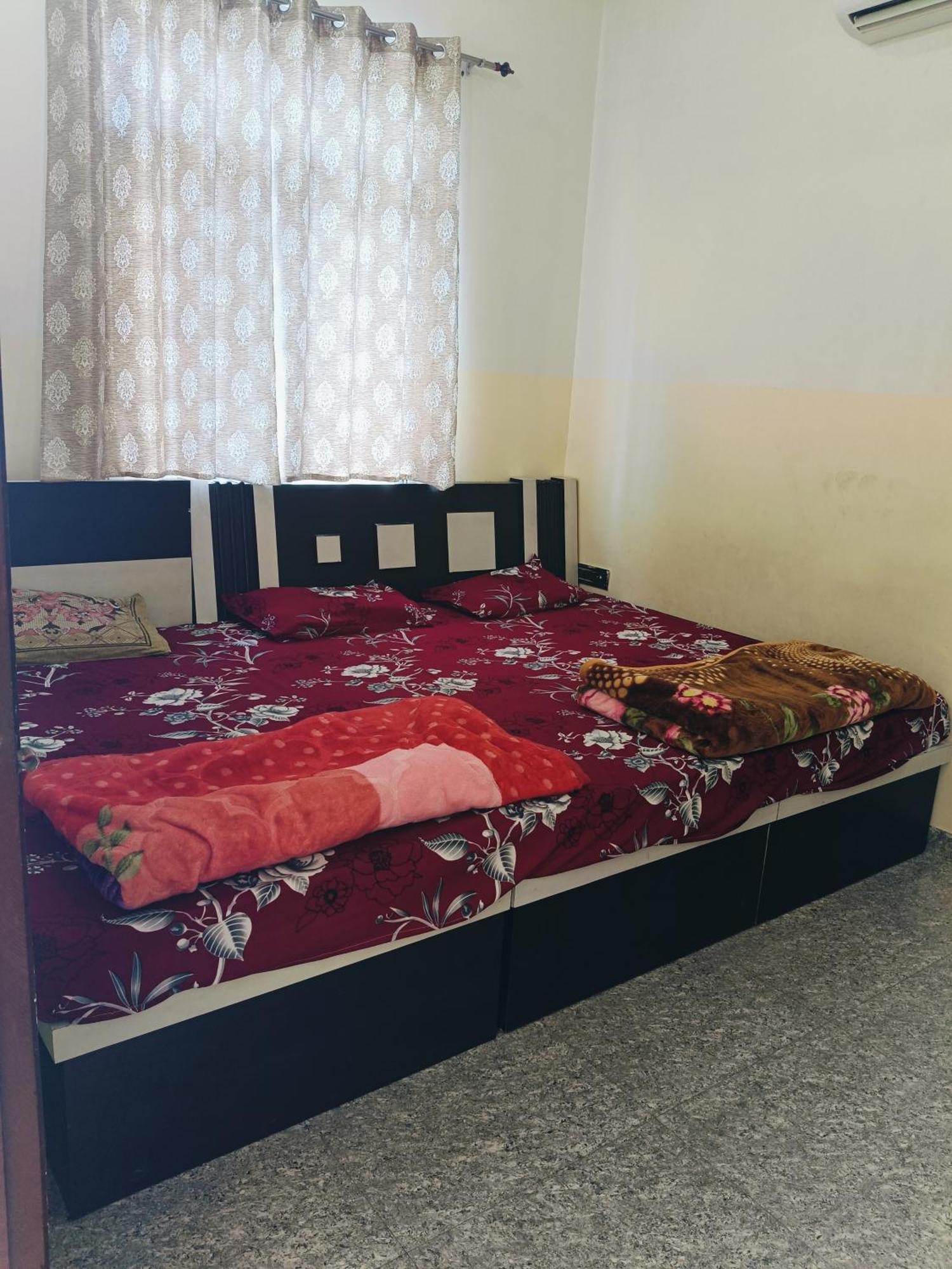 Jai Hanuman Guest House Palsana  Экстерьер фото