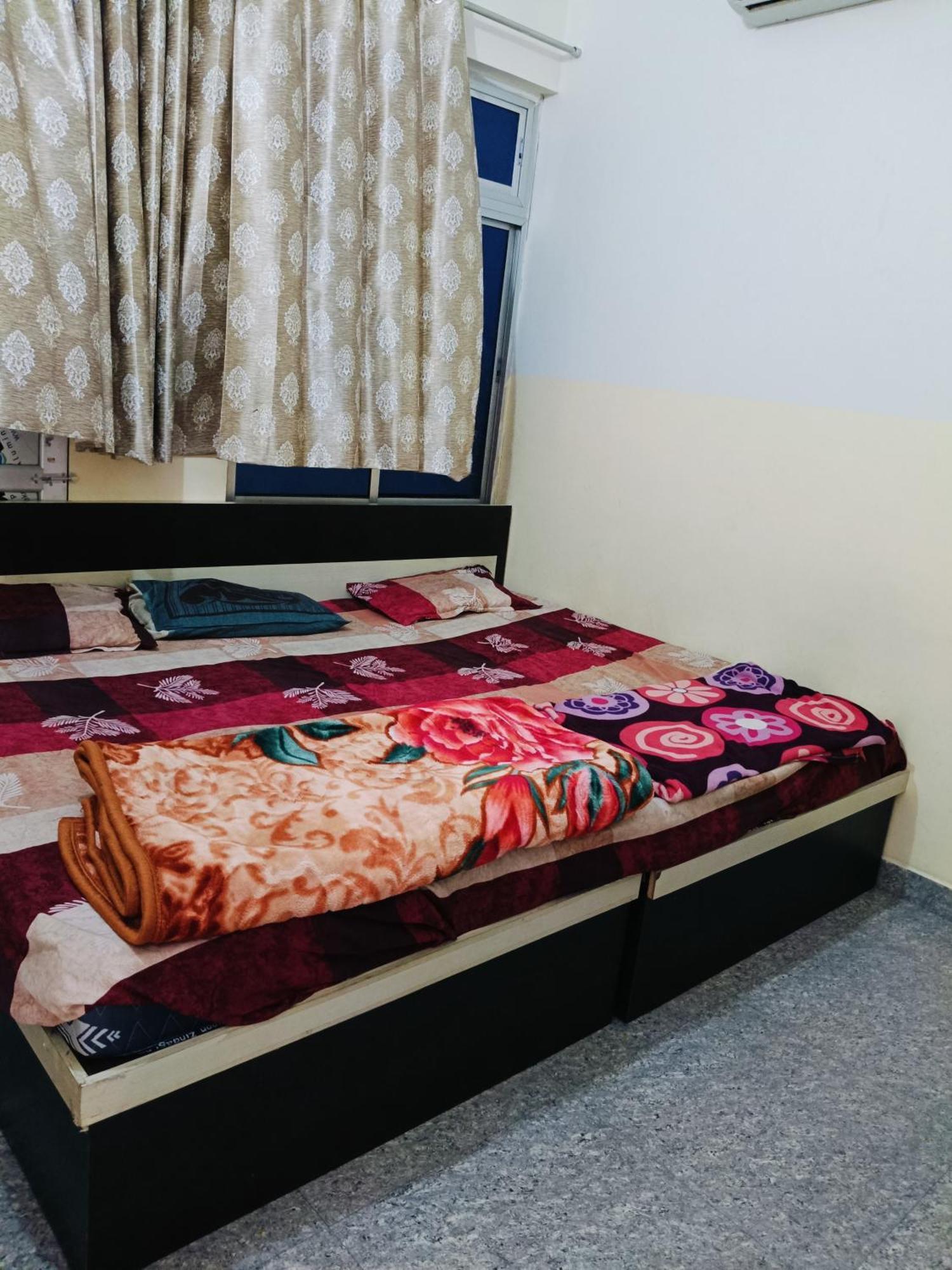 Jai Hanuman Guest House Palsana  Экстерьер фото