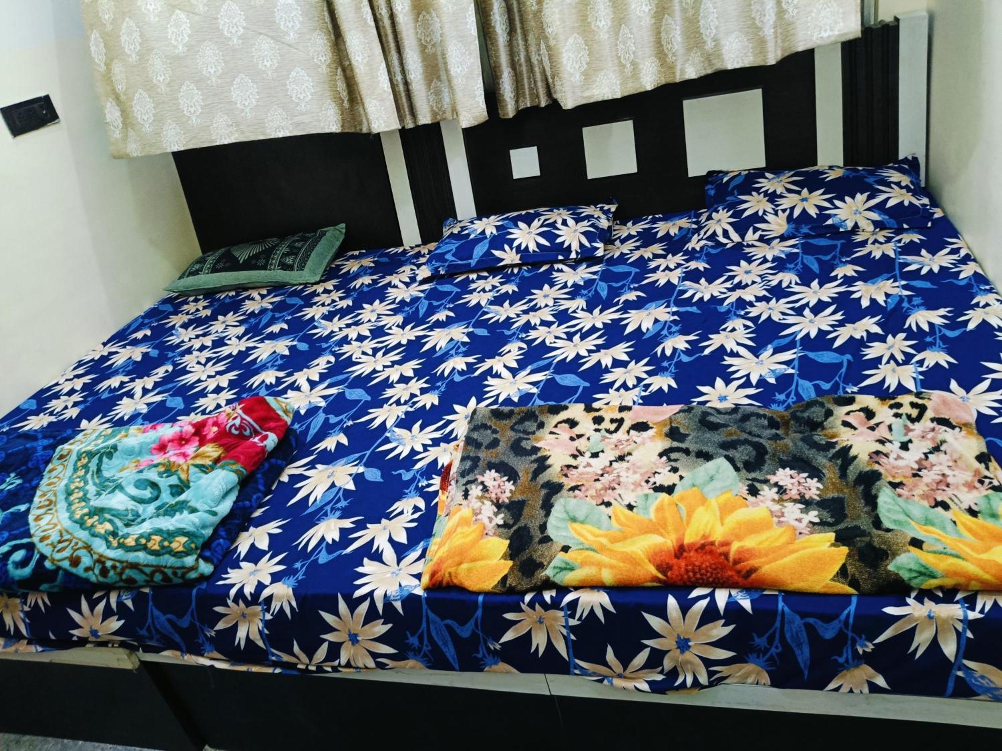 Jai Hanuman Guest House Palsana  Экстерьер фото