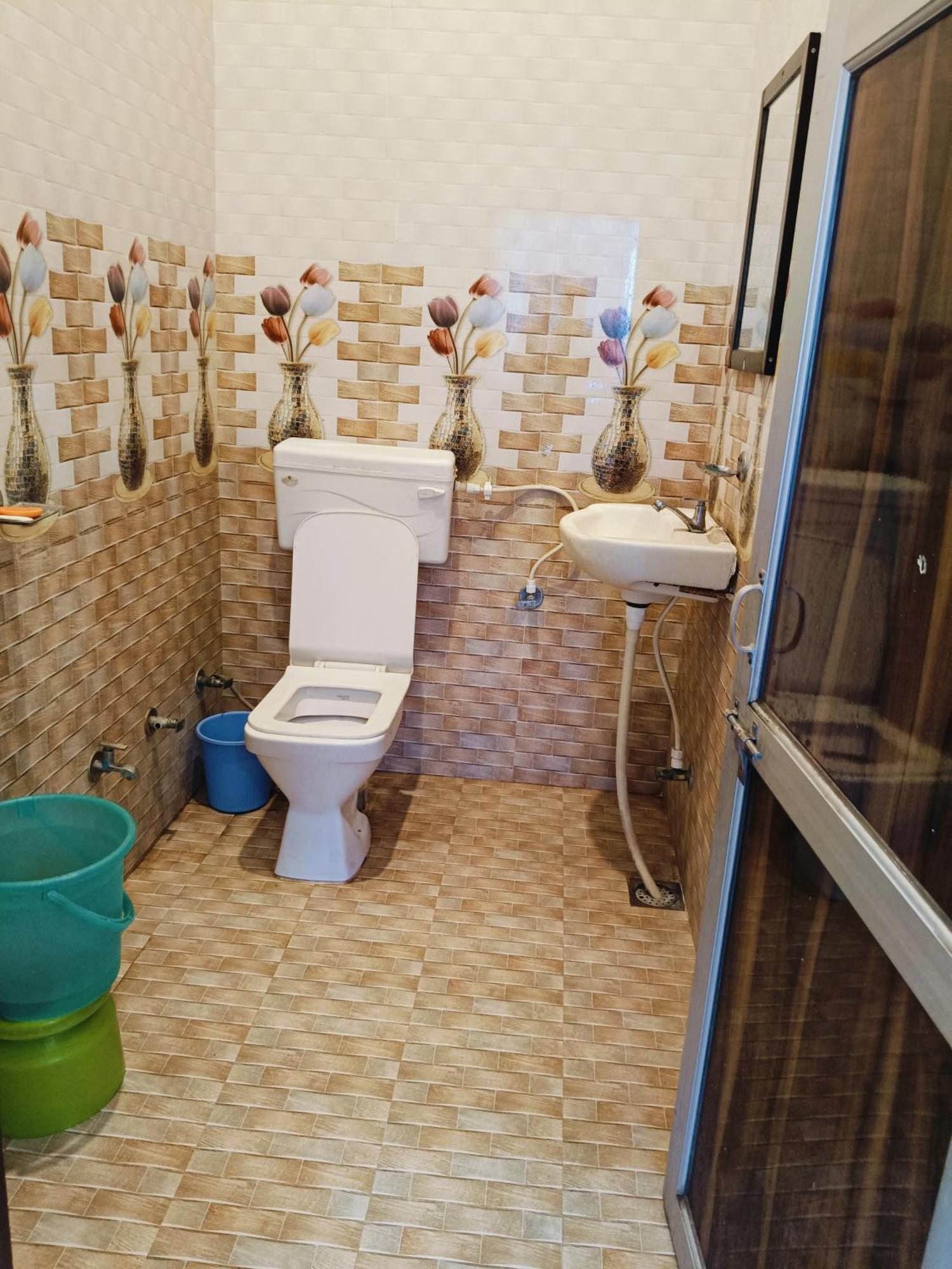 Jai Hanuman Guest House Palsana  Экстерьер фото