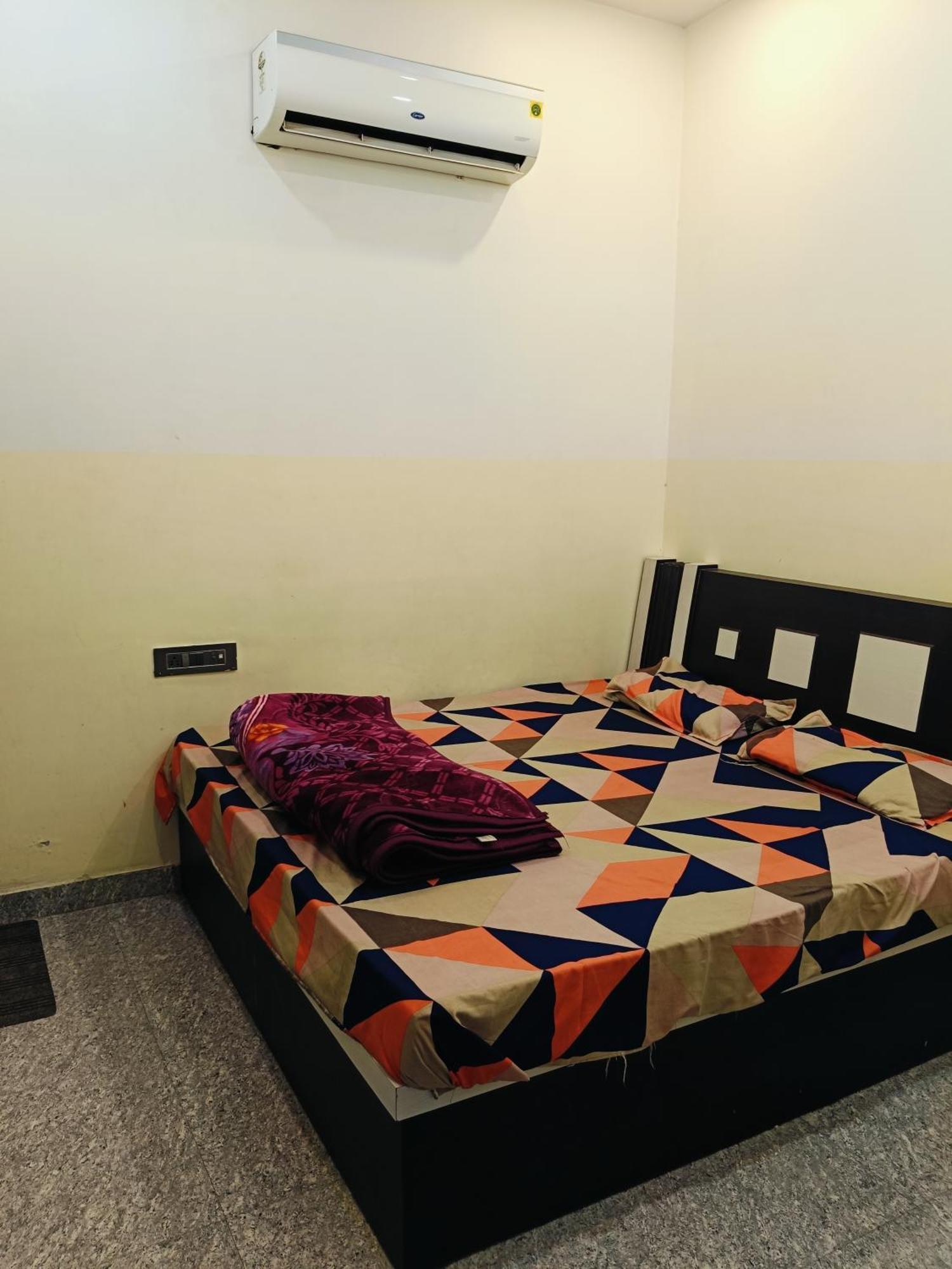 Jai Hanuman Guest House Palsana  Экстерьер фото