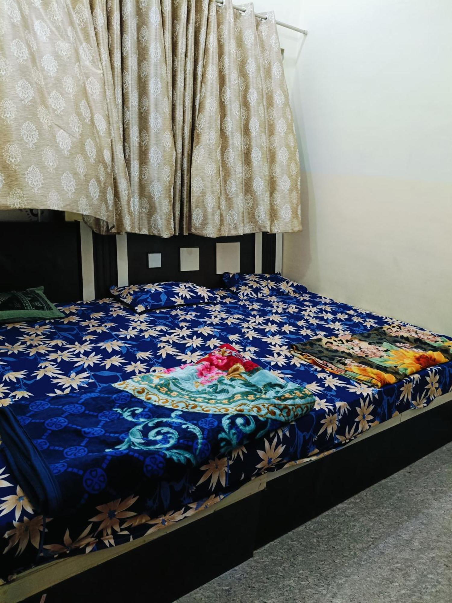 Jai Hanuman Guest House Palsana  Экстерьер фото