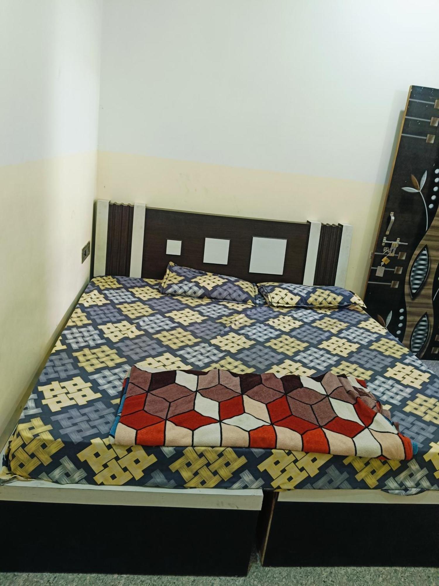 Jai Hanuman Guest House Palsana  Экстерьер фото