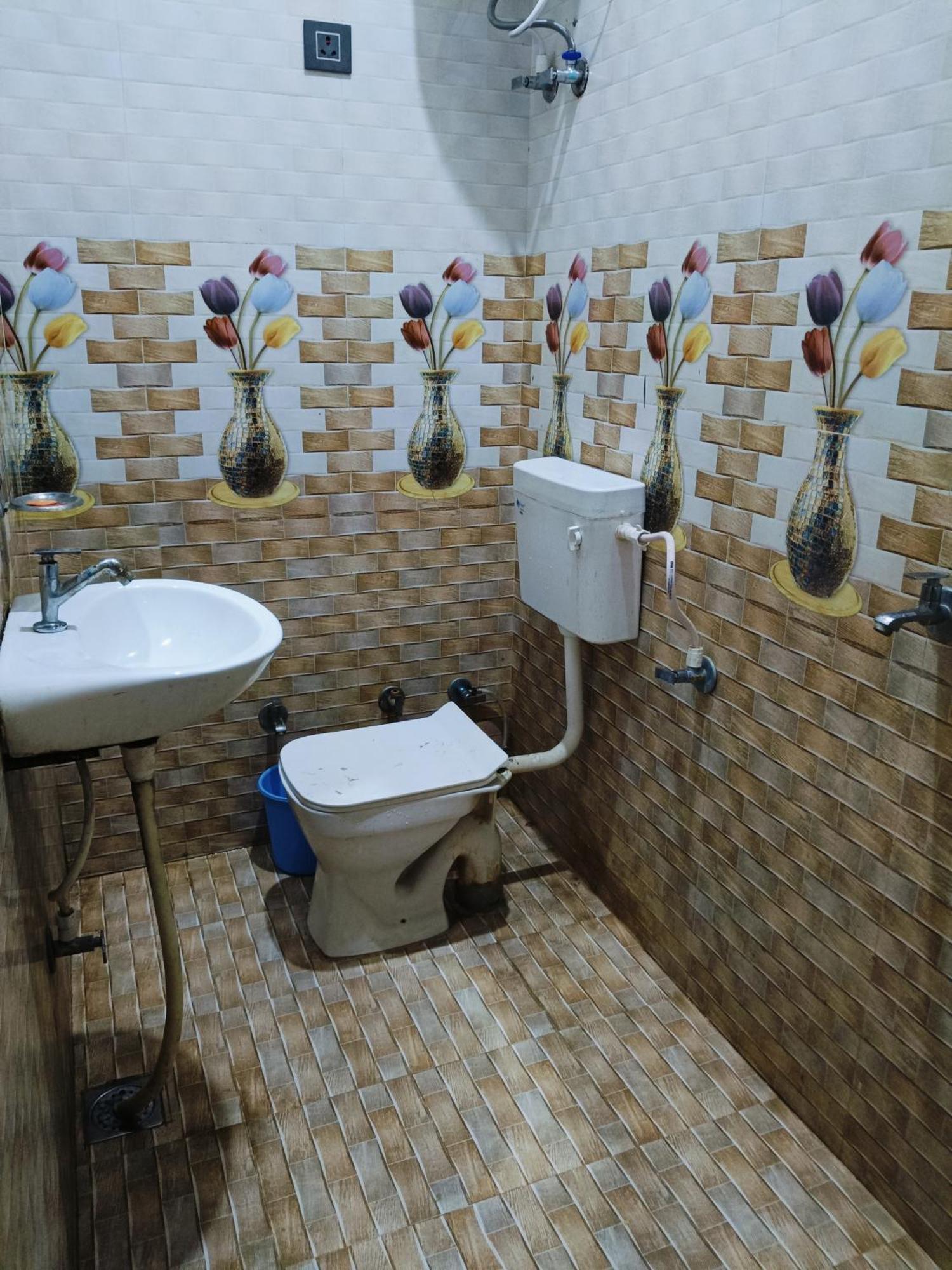 Jai Hanuman Guest House Palsana  Экстерьер фото