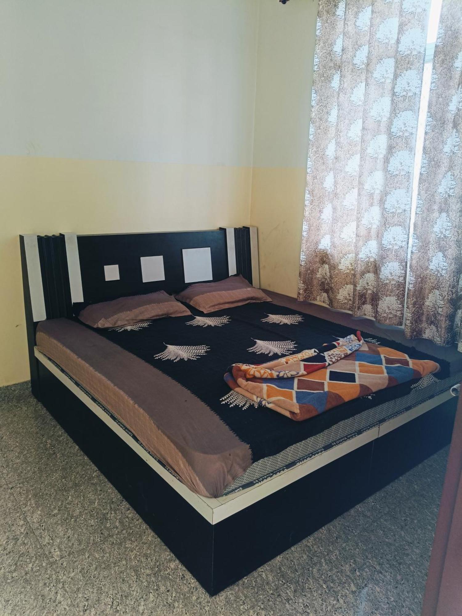 Jai Hanuman Guest House Palsana  Экстерьер фото