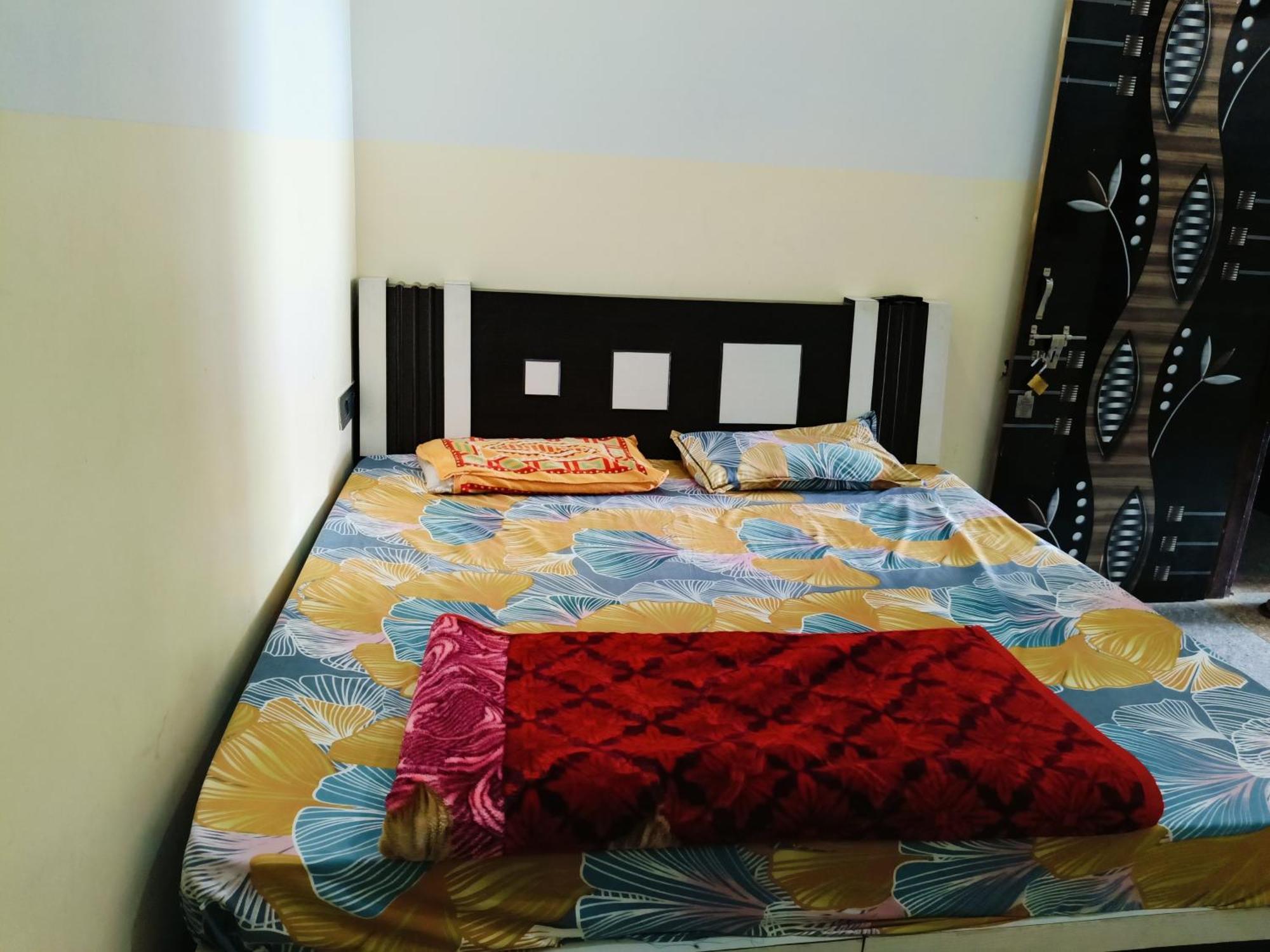 Jai Hanuman Guest House Palsana  Экстерьер фото